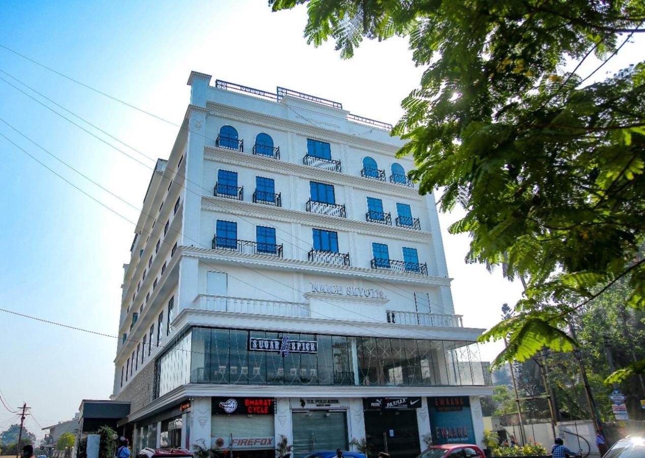 Nrich Skyotel Navsari Exteriör bild