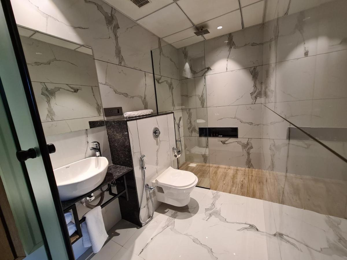 Nrich Skyotel Navsari Exteriör bild